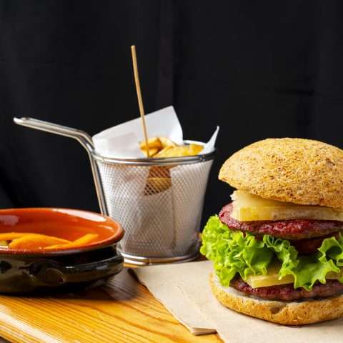 Hamburger Black Bull